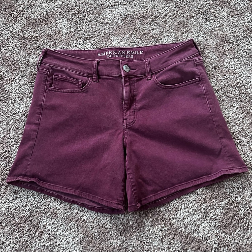 American Eagle Midi Maroon Shorts